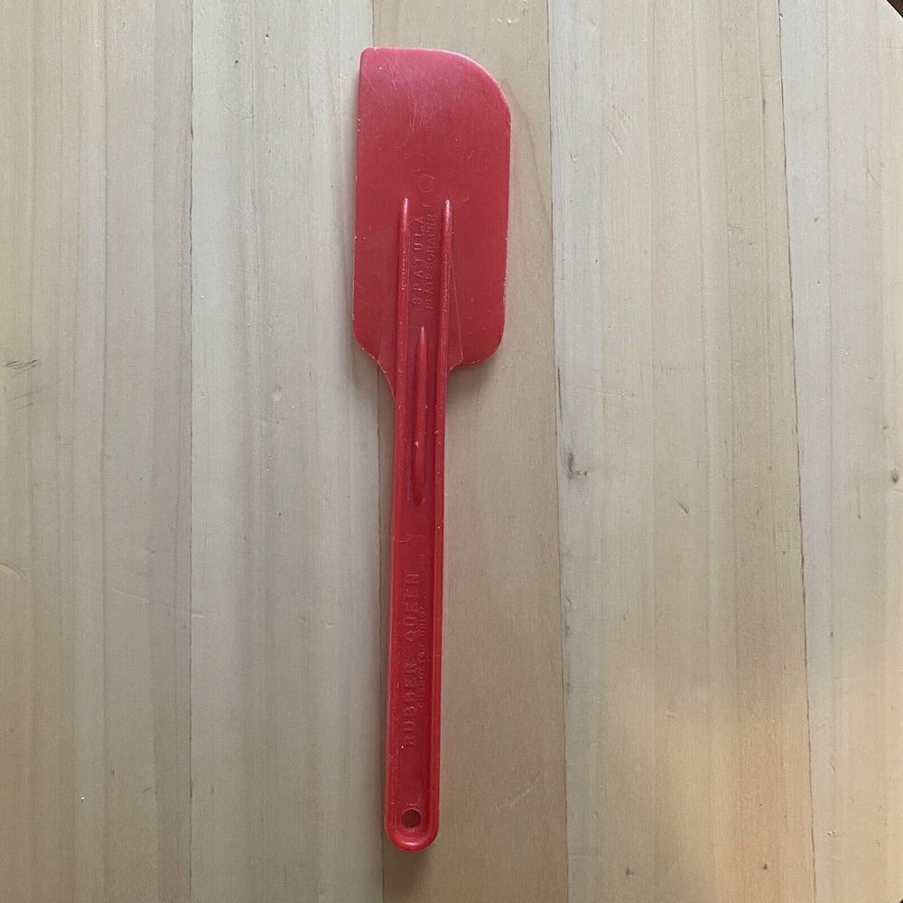 Vintage Rubber Queen Red Spatula Plate Scraper 9” kitchen coshocton plastic 6051